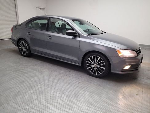 Used 2016 Volkswagen Jetta Sport image 11