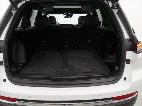 Certified 2025 Jeep Grand Cherokee Limited AWD/4WD image 45
