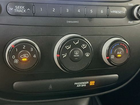Used 2018 Kia Soul FWD image 21