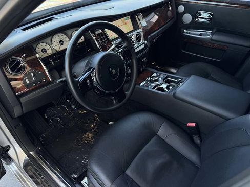Used 2014 Rolls-Royce Ghost RWD image 15