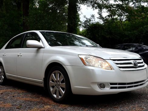 Used 2006 Toyota Avalon XLS FWD image 4
