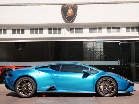 Used 2024 Lamborghini Huracan Tecnica RWD image 2