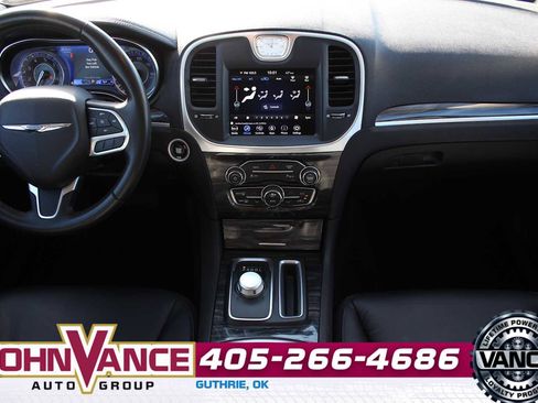 Used 2021 Chrysler 300 Touring L image 27