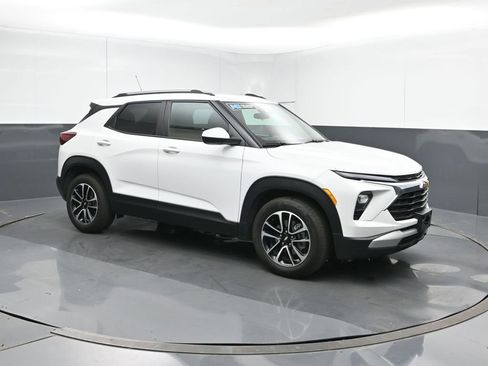 Used 2025 Chevrolet TrailBlazer LT w/ LT Cold Weather Package image 7