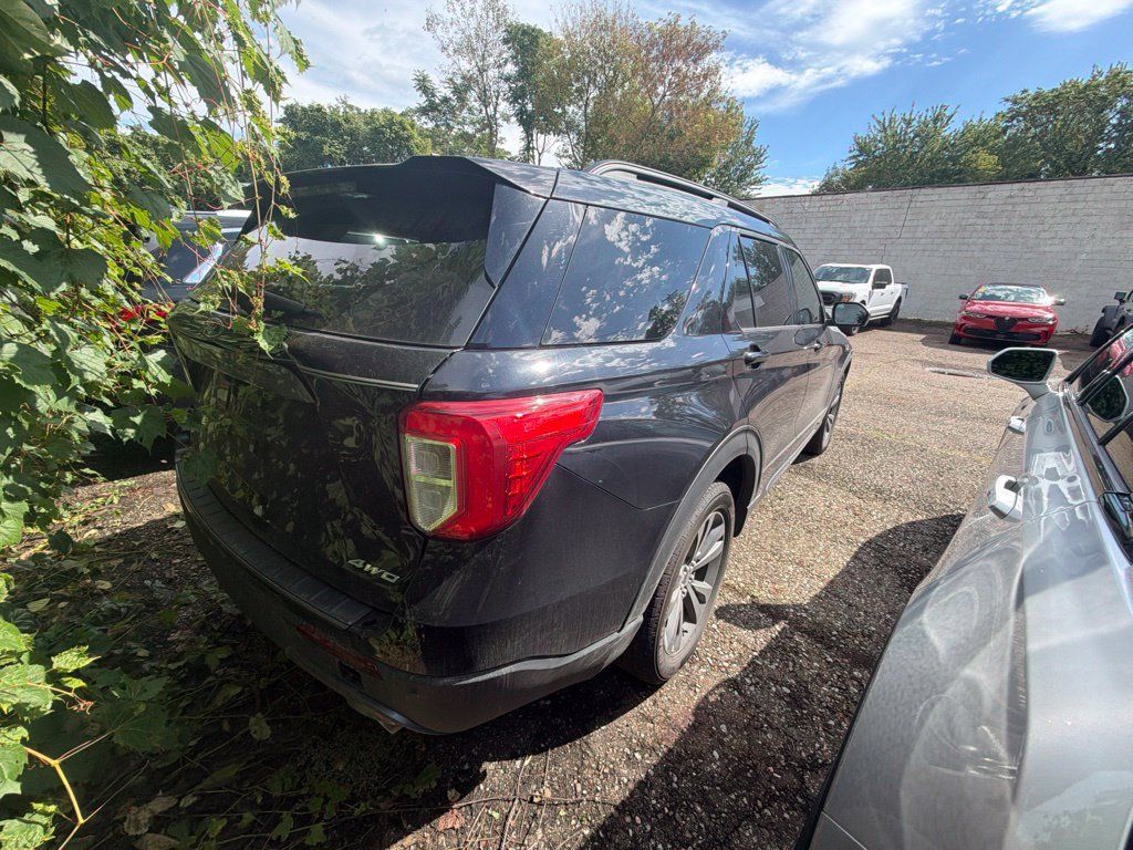 Used 2021 Ford Explorer XLT w/ Equipment Group 202A AWD/4WD image 6