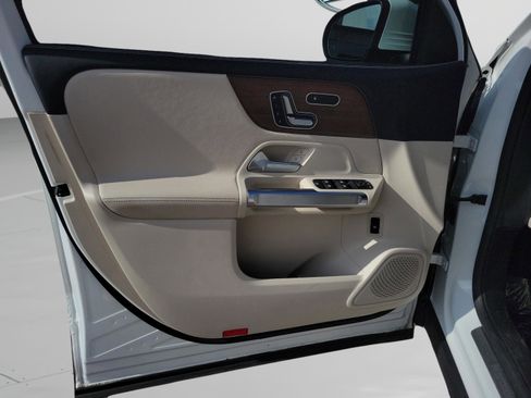 Used 2023 Mercedes-Benz GLB 250 4MATIC image 28