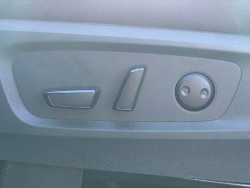 Used 2025 Nissan Pathfinder SV image 19