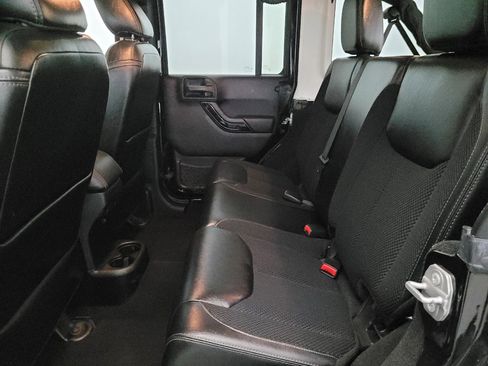 Used 2017 Jeep Wrangler Unlimited Sahara image 18