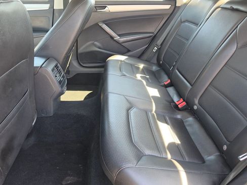 Used 2019 Volkswagen Passat 2.0T Wolfsburg w/ Wheels & Sunroof Package FWD image 13