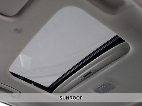 Certified 2024 Hyundai Venue SEL FWD image 3