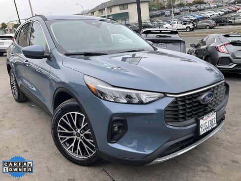 Used 2025 Ford Escape SE image 1