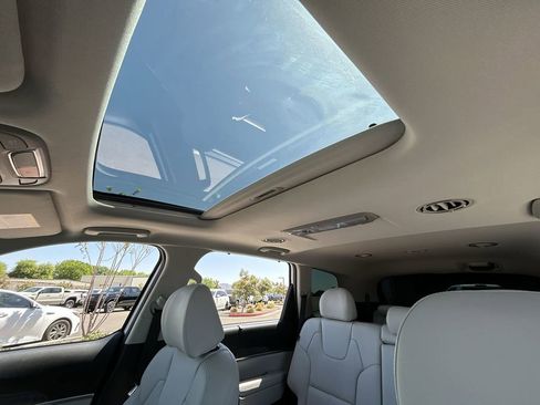 Used 2025 Kia Telluride EX image 19