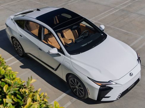 New 2026 Lexus ES 350e FWD image 2
