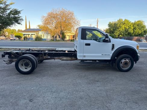 Used 2017 Ford F550 2WD Regular Cab Super Duty image 6