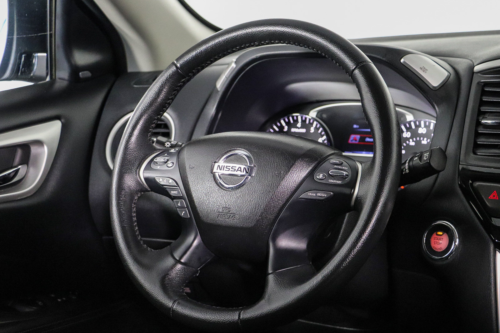 Used 2020 Nissan Pathfinder SV FWD image 16