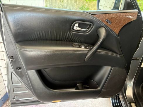 Used 2017 INFINITI QX80 4WD w/ Driver Assistance Package image 10