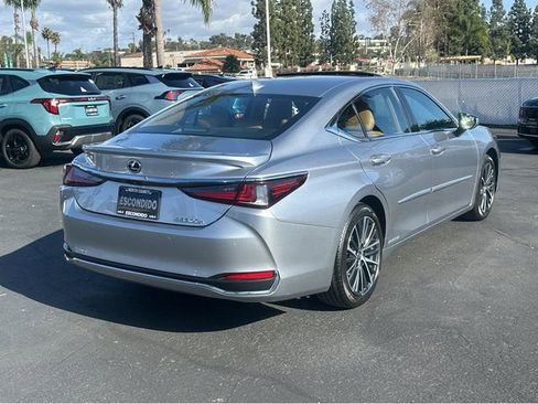 Used 2022 Lexus ES 300h w/ Premium Package image 6