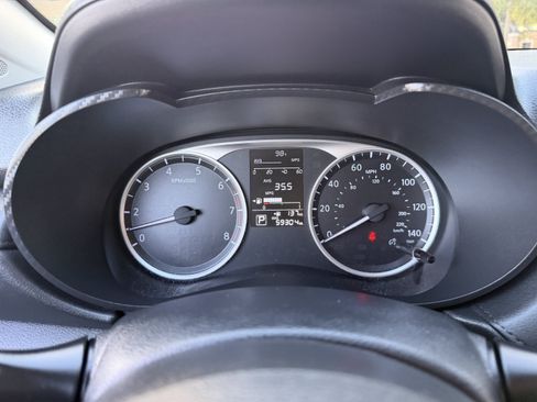 Used 2022 Nissan Versa S FWD image 29