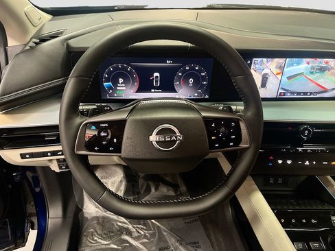 Used 2025 Nissan Murano SL image 11