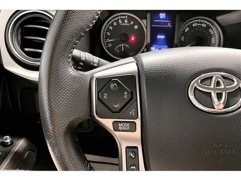 Used 2017 Toyota Tacoma SR5 w/ Tow Package AWD/4WD image 20