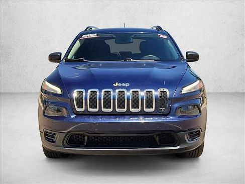Used 2016 Jeep Cherokee Sport FWD image 2