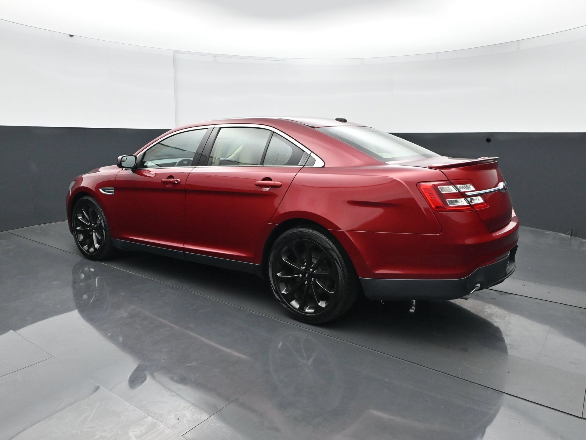 Used 2015 Ford Taurus SEL w/ Equipment Group 201A FWD image 4