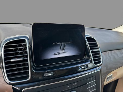 Used 2019 Mercedes-Benz GLE 400 4MATIC w/ Premium 2 Package image 22