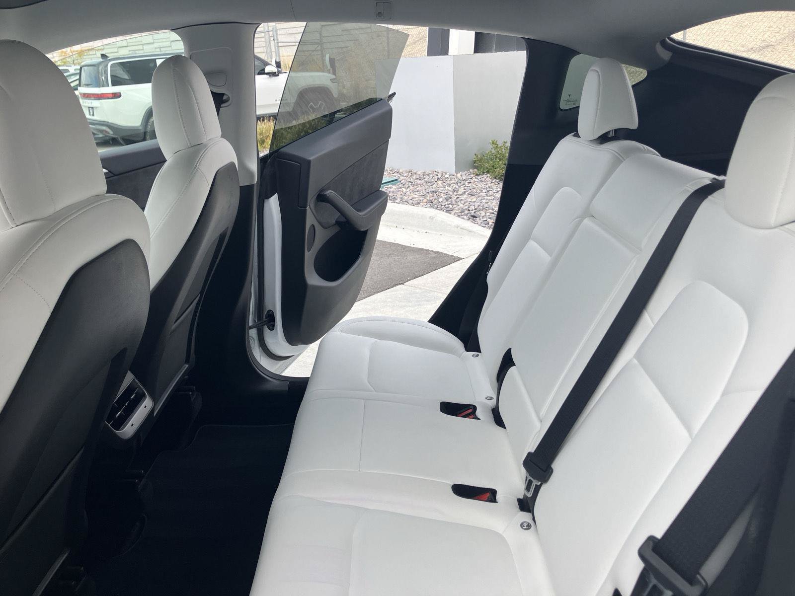 Used 2023 Tesla Model Y Performance AWD/4WD image 16