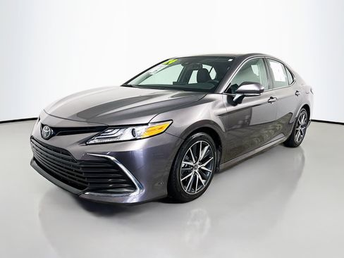 Used 2024 Toyota Camry XLE FWD image 10