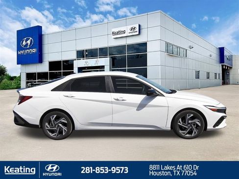 Certified 2025 Hyundai Elantra Sport FWD image 4