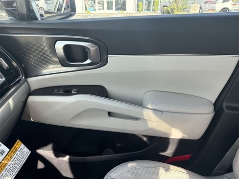 New 2025 Kia Sorento S image 24