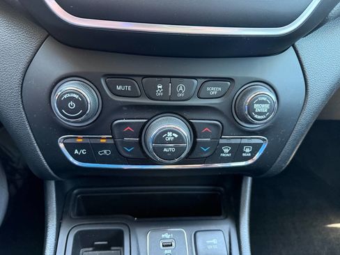 Used 2022 Jeep Cherokee Latitude Lux w/ Sun & Sound Group FWD image 22