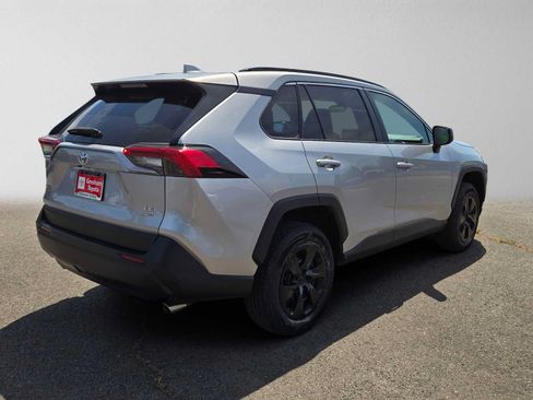 Certified 2021 Toyota RAV4 LE AWD/4WD image 4