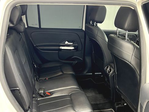 Used 2021 Mercedes-Benz GLB 250 GLB 250 image 30