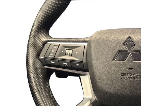 Used 2025 Mitsubishi Outlander SE AWD/4WD image 33