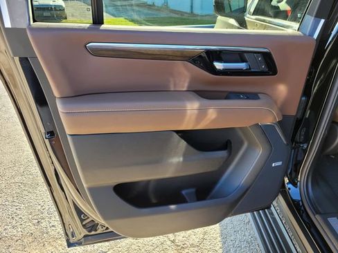 New 2026 Chevrolet Suburban High Country image 10