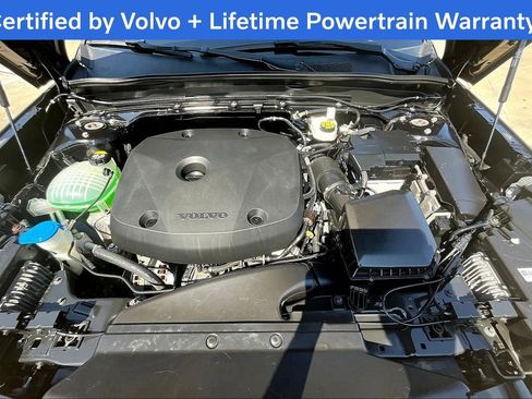 Used 2022 Volvo XC40 T5 Momentum image 12