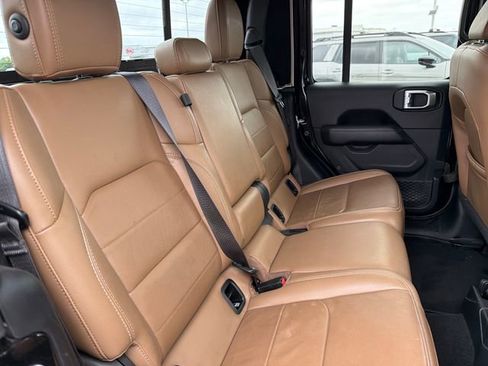 Used 2020 Jeep Gladiator Overland AWD/4WD image 23
