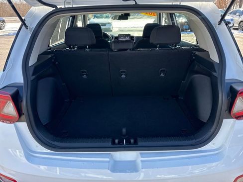 Used 2024 Hyundai Venue SEL image 25