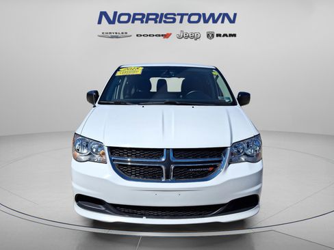 Certified 2018 Dodge Grand Caravan SE w/ UConnect Hands-Free Group FWD image 2