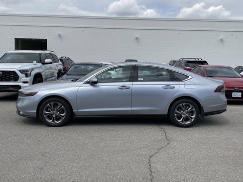 Used 2023 Honda Accord EX image 2