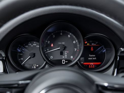 Certified 2026 Porsche Macan AWD/4WD image 30