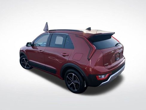 Certified 2023 Kia Niro EX image 3