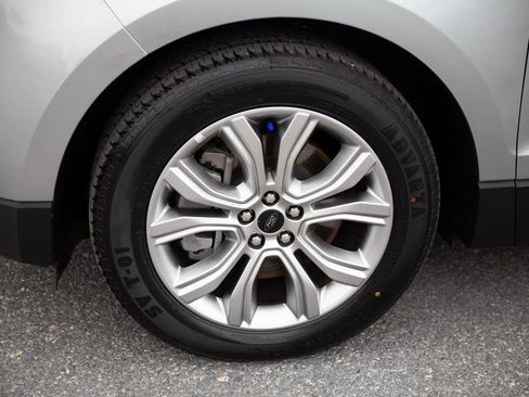 Used 2024 Ford Edge Titanium image 9