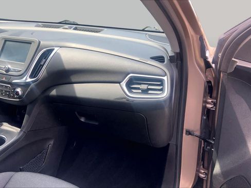 Used 2018 Chevrolet Equinox LT FWD image 17