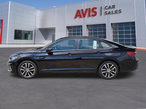 Used 2025 Volkswagen Jetta SE FWD image 10