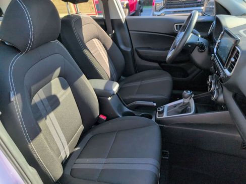 Used 2025 Hyundai Venue SEL image 31