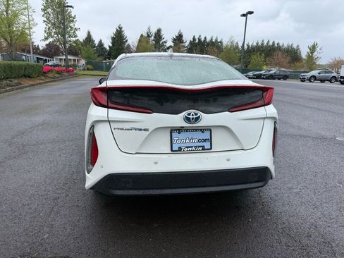 Used 2018 Toyota Prius Prime Advanced image 3