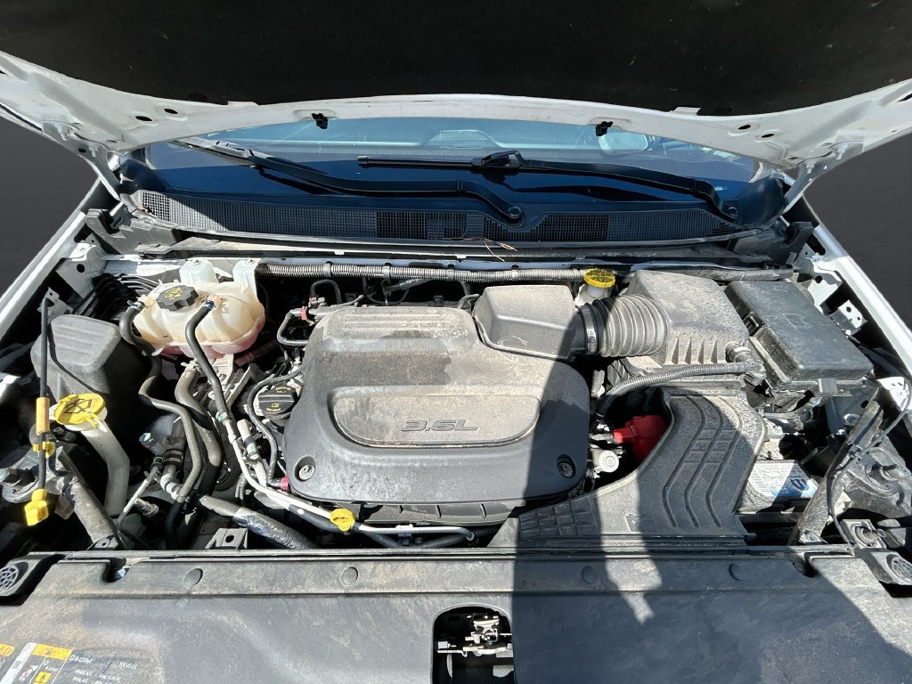 Used 2024 Chrysler Pacifica Touring-L FWD image 33