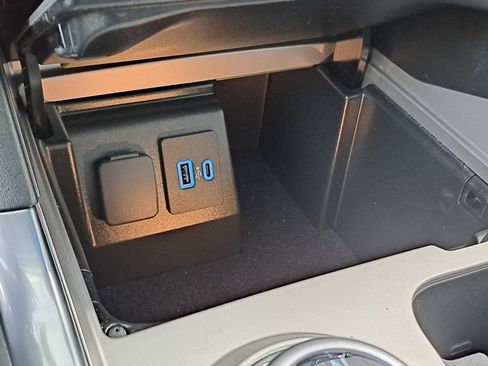 Used 2022 Ford Explorer Limited image 17